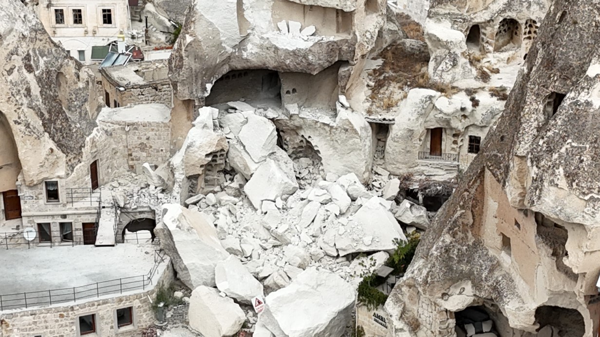 Peribacasi Gece Yarisi Yerle Bir Oldu (3)