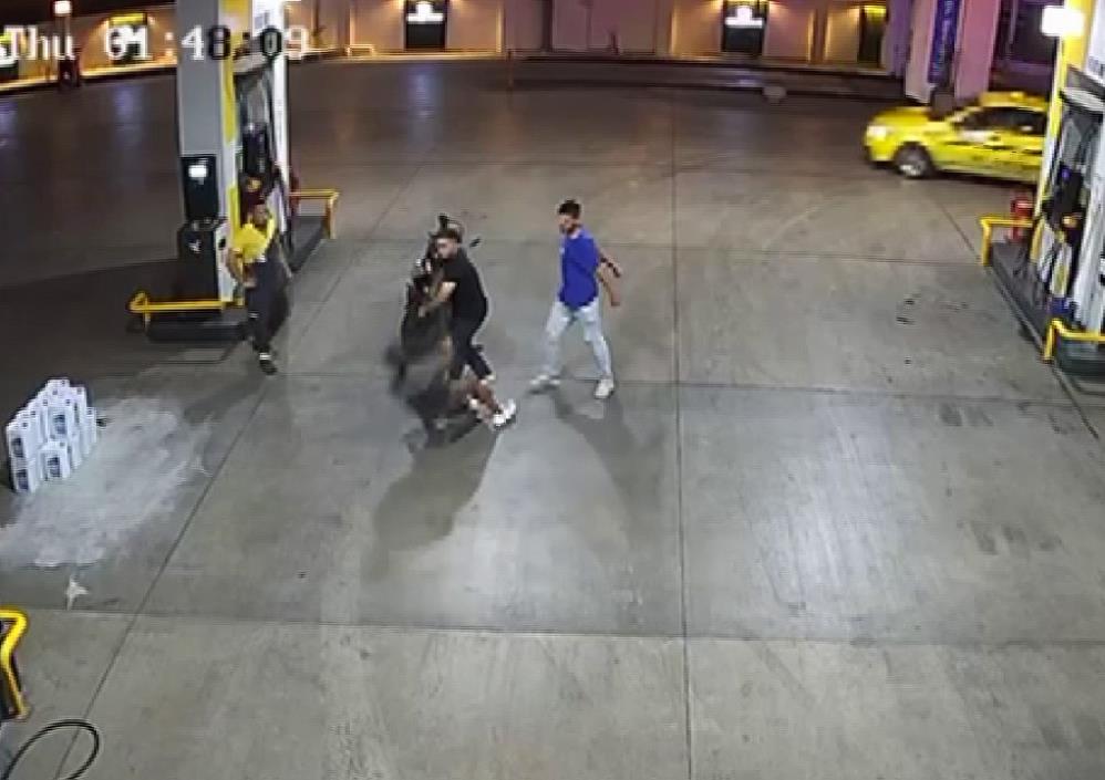 Tek Yumrukla Yere Yigildi Ve Beyin Kanamasi Gecirdi2