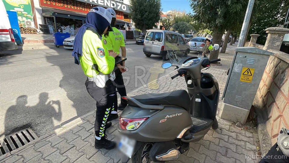 U Donusu Yapmak Isteyen Araca Carpmamak Istedi Devrildi 1 Yarali3