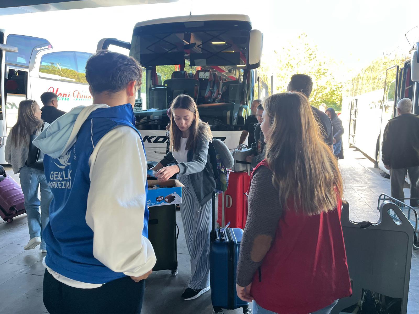 Universite Kazanan Ogrencilere Sicak Karsilama (3)