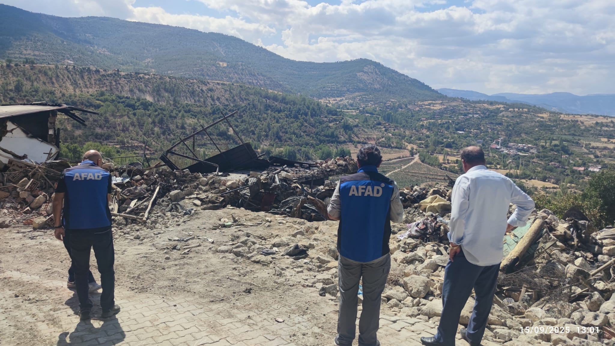 Yangin Cikan Ev Kullanilamaz Hale Geldi (1)