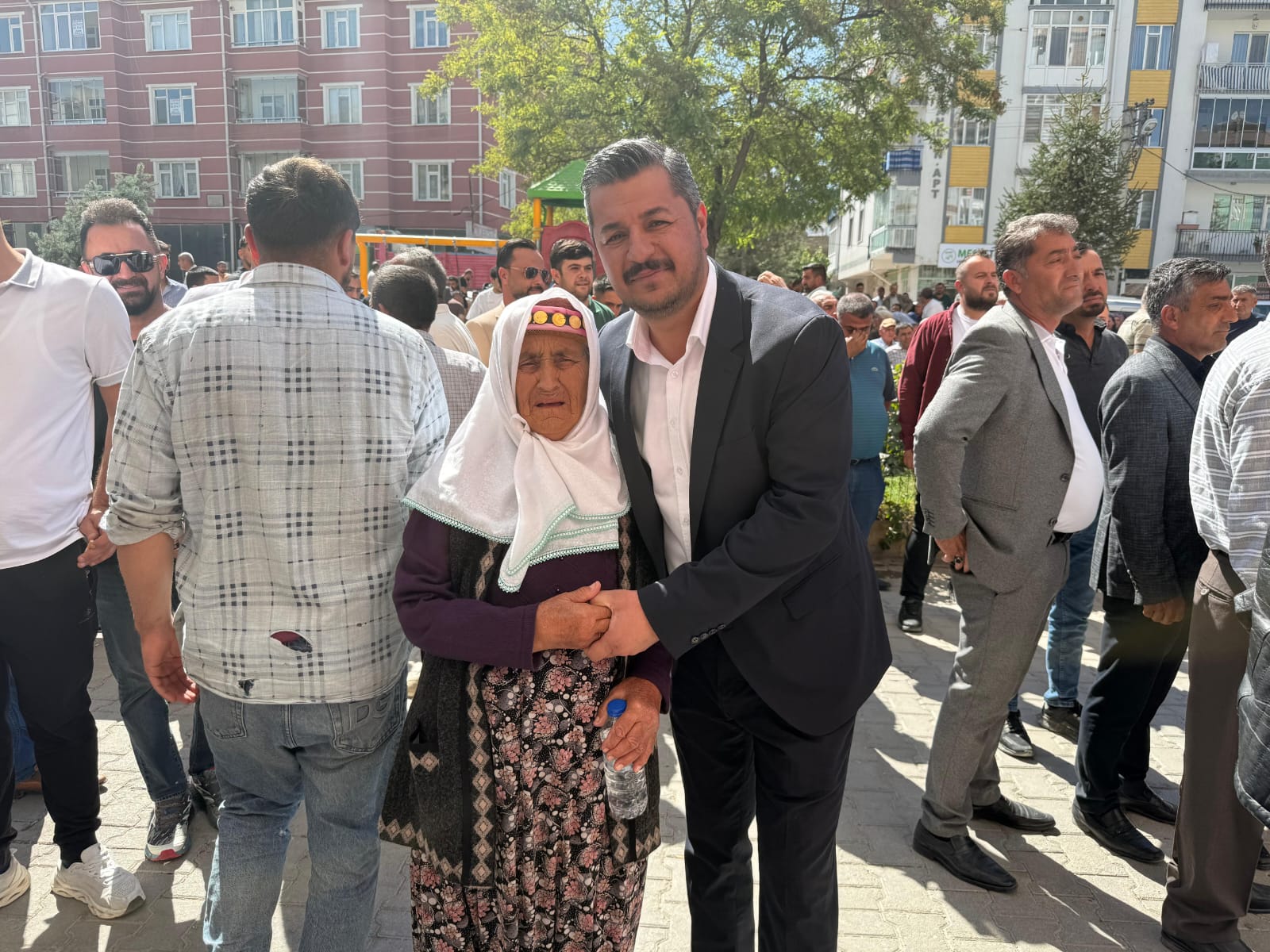 Yunus Celik Secim Burosu Acilisinda Buyuk Cosku2