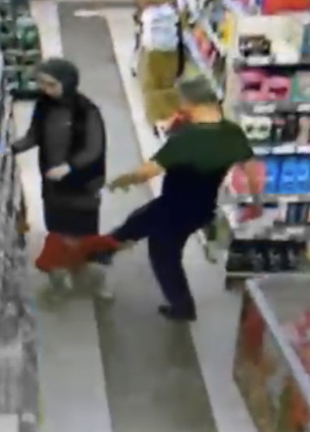 markette-cocugunu-tekmeleyen-baba-tutuklandi1