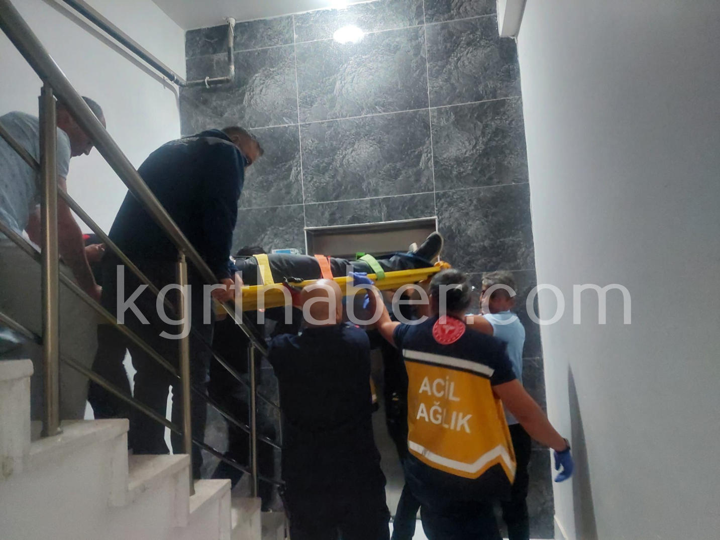 Asansor Kazasinda 1 Kisi Yaralanmisti Baba Tepkili Yetkililer Bakin Ne Dedi6