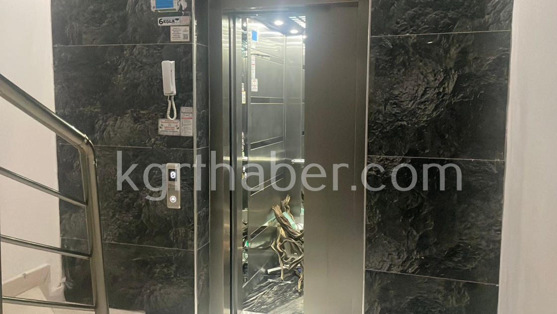 Asansor Kazasinda 1 Kisi Yaralanmisti Baba Tepkili Yetkililer Bakin Ne Dedi8