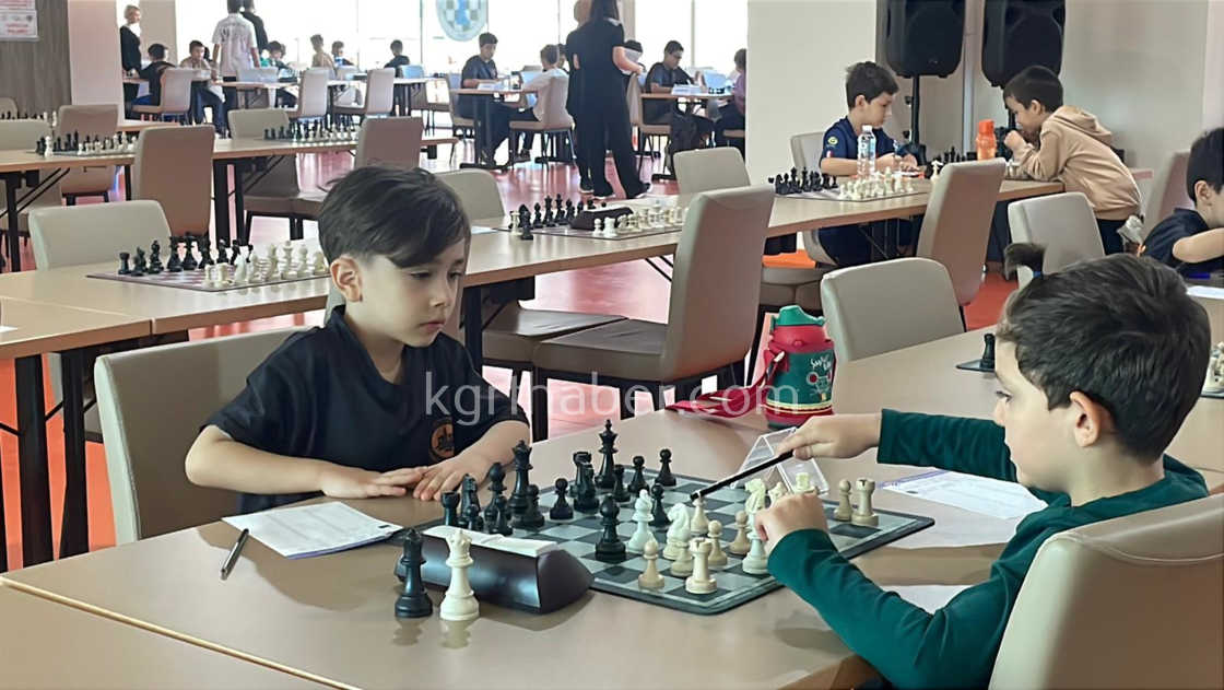 Karamanda 29 Ekim Satranc Turnuvasi Heyecanli Basladi2