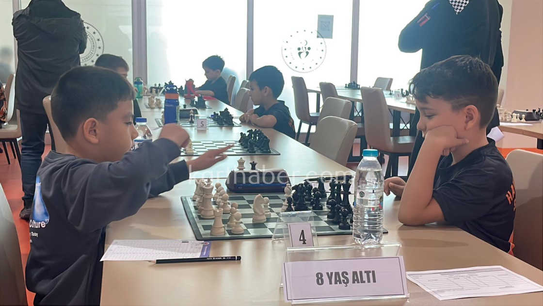 Karamanda 29 Ekim Satranc Turnuvasi Heyecanli Basladi4