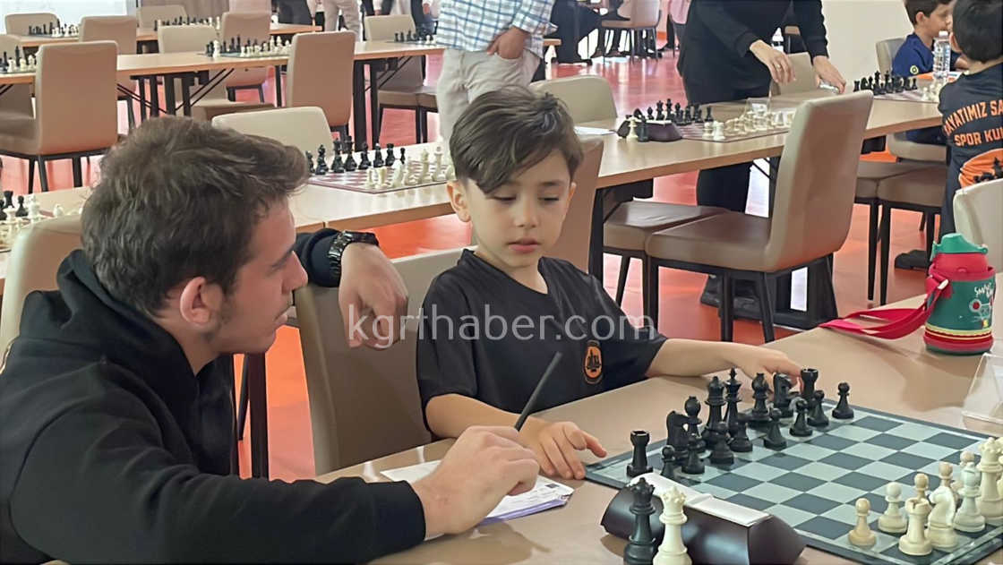 Karamanda 29 Ekim Satranc Turnuvasi Heyecanli Basladi5