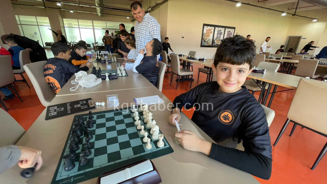 Karamanda 29 Ekim Satranc Turnuvasi Heyecanli Basladi8