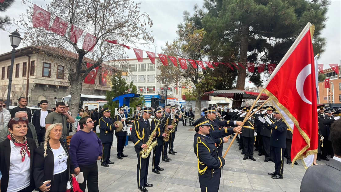 Karamanda 29 Ekimde Celenk Koyma Torenine Yogun Katilim4