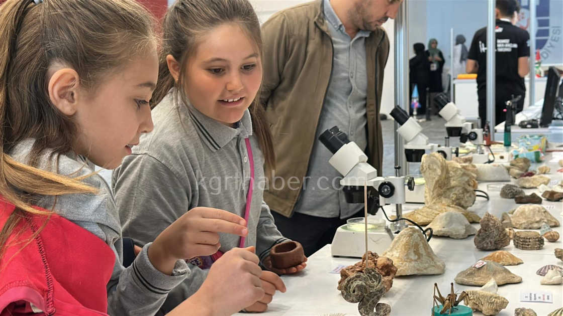 Karamanda Ailece Topladigi 5 Bine Yakin Fosille Muze Kurdu10