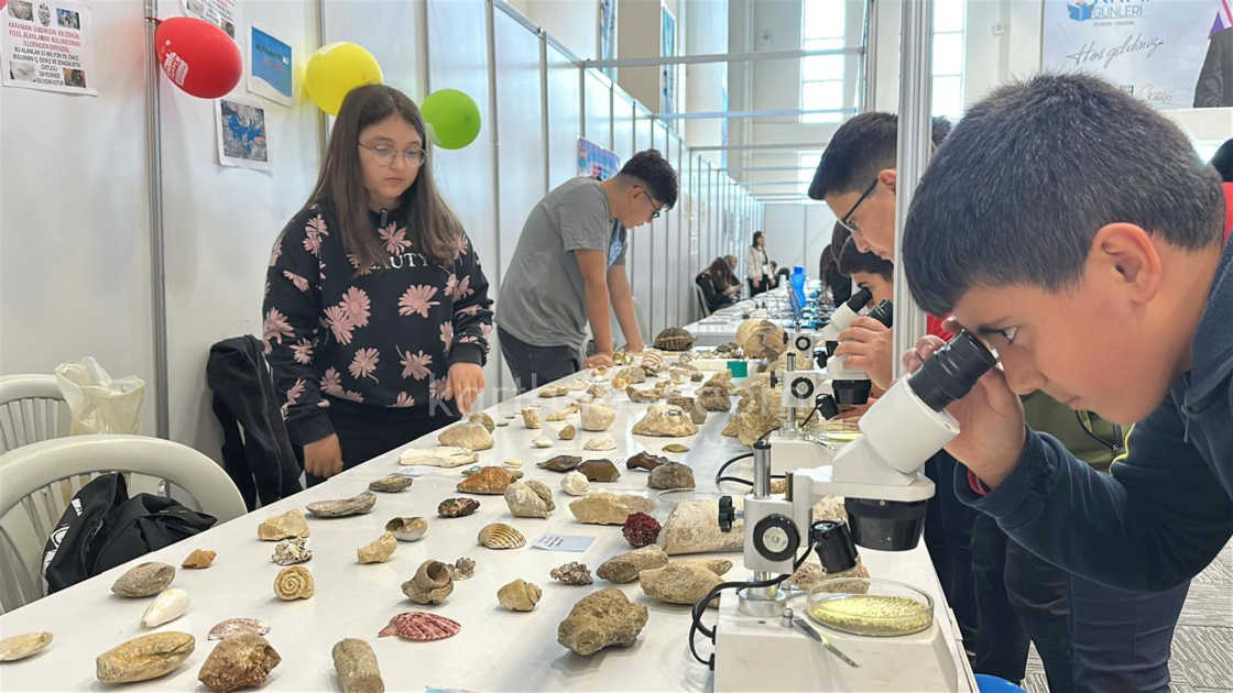 Karamanda Ailece Topladigi 5 Bine Yakin Fosille Muze Kurdu9