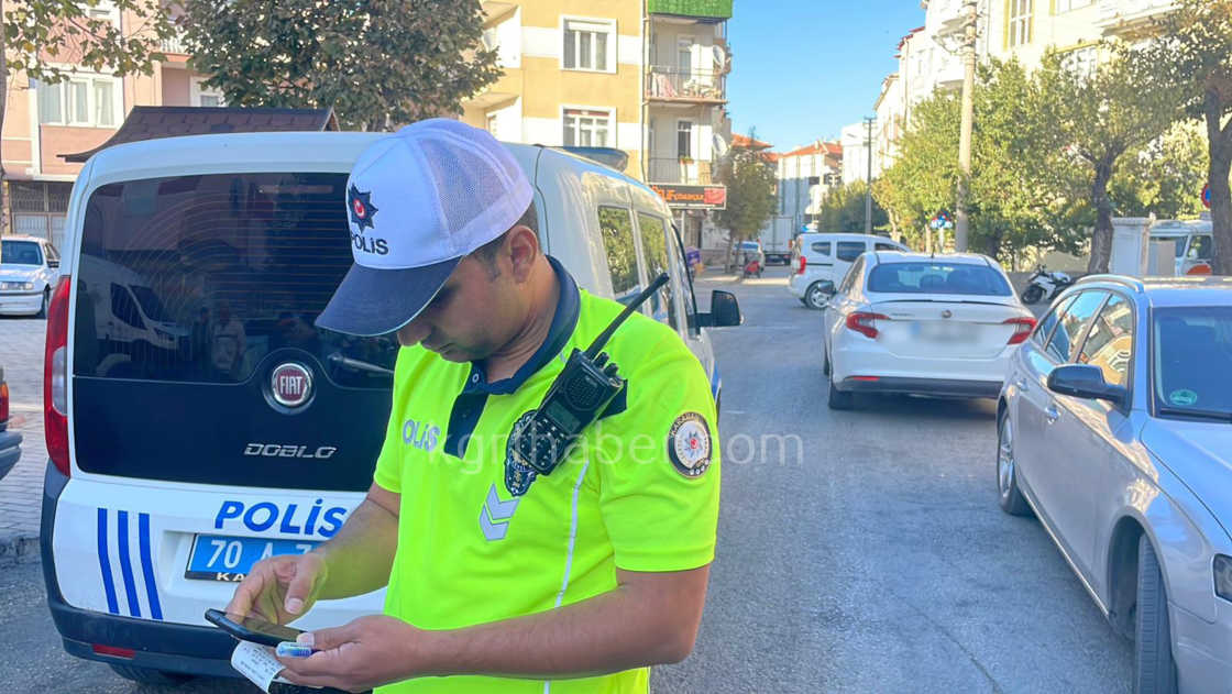 Karamanda Aniden Yola Atlayan Cocuga Otomobil Carpti2