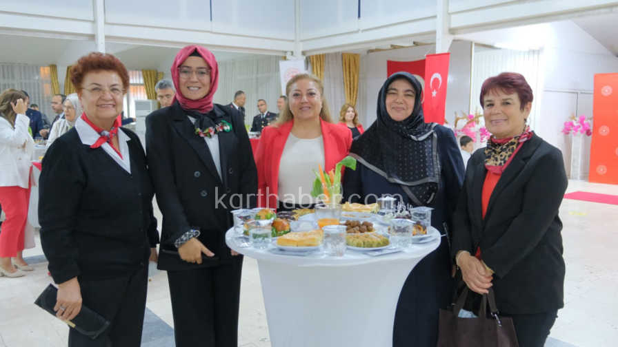 Karamanda Cumhuriyet Bayrami Kabul Toreni Duzenlendi4