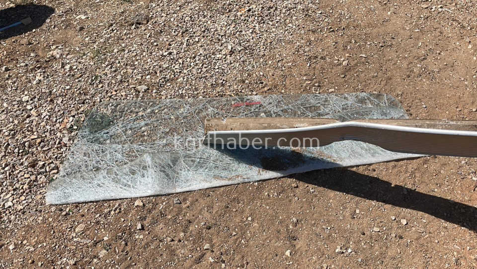 Karamanda Esya Yuklu Kamyonet Sarampole Devrildi 2 Yarali14