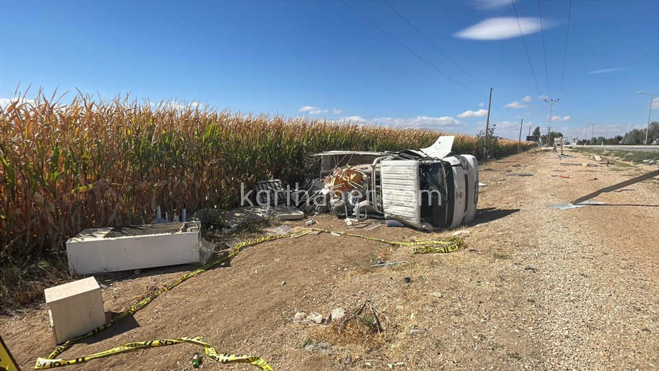 Karamanda Esya Yuklu Kamyonet Sarampole Devrildi 2 Yarali7