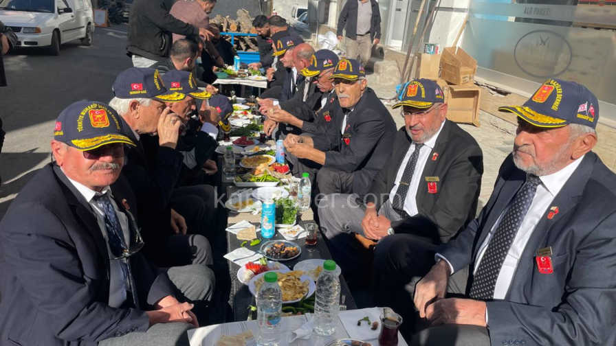 Karamanda Gaziler Pazar Kahvaltisinda Bulustu1