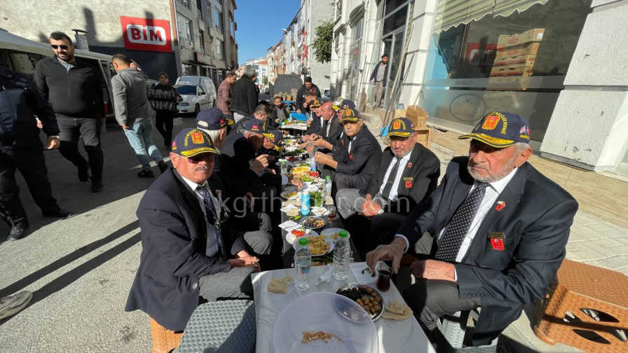 Karamanda Gaziler Pazar Kahvaltisinda Bulustu2