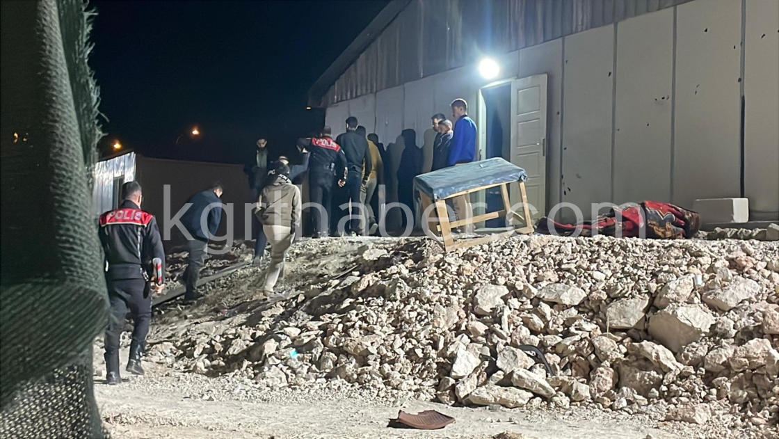 Karamanda Hastane Santiyesinde Bicakli Kavga 1I Agir 4 Yarali14