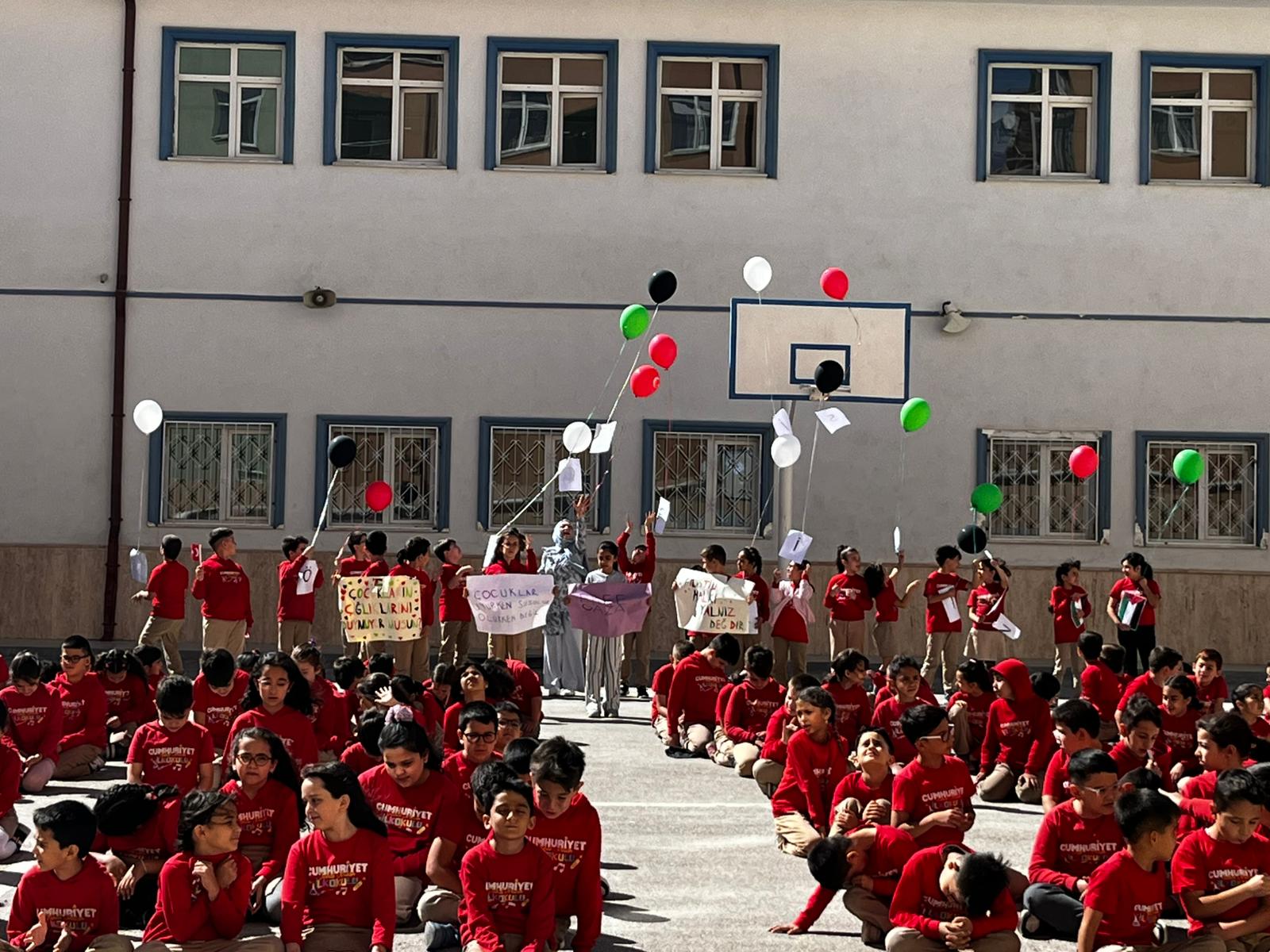 Karamanda Ilkokul Ogrencilerinden Ozgur Gazze Koreografisi4