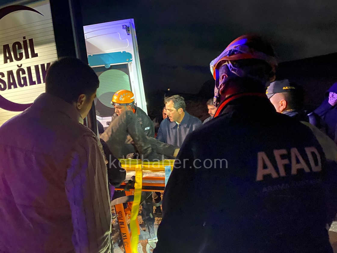 Karamanda Kamyonette Sikisan Surucuyu Afad Ekipleri Kurtardi2