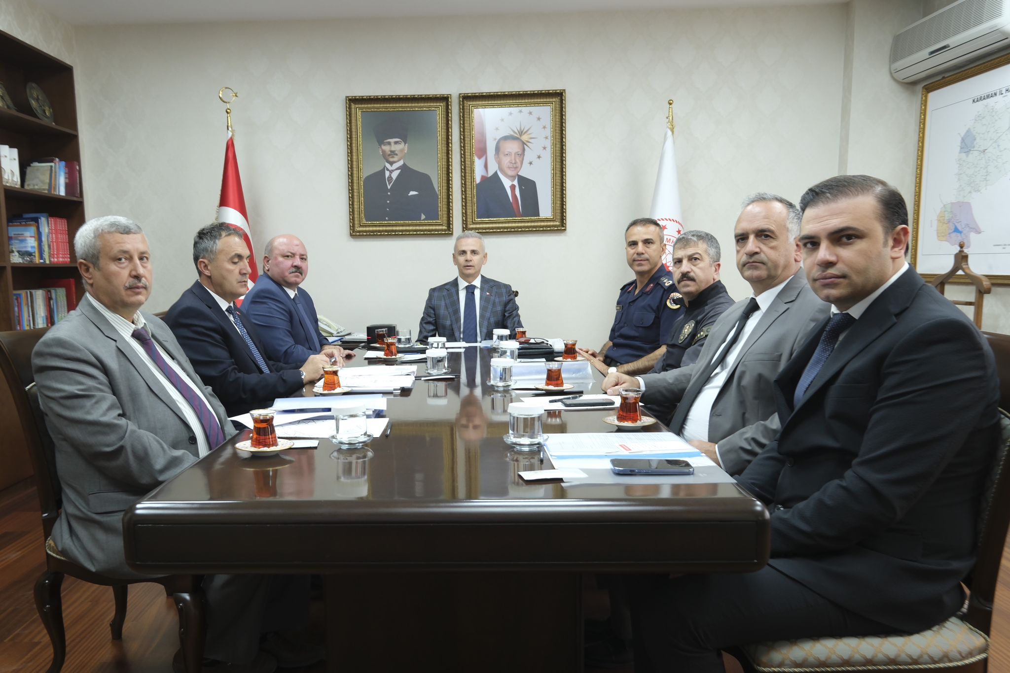 Karamanda Karayolu Guvenligi Gundemi Vali Cicekli Bakanlarla Video Konferansta2