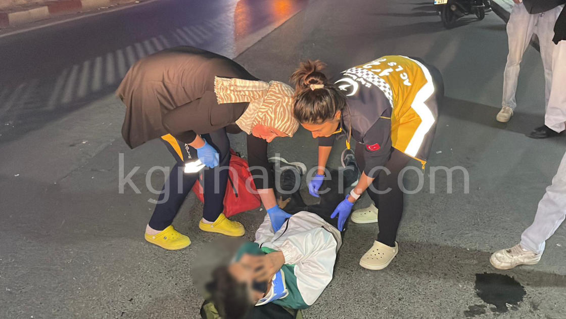 Karamanda Motosiklet Yayaya Carpti 2 Genc Yarali2