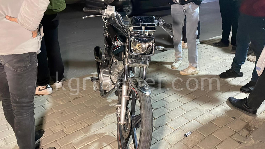 Karamanda Motosiklet Yayaya Carpti 2 Genc Yarali8