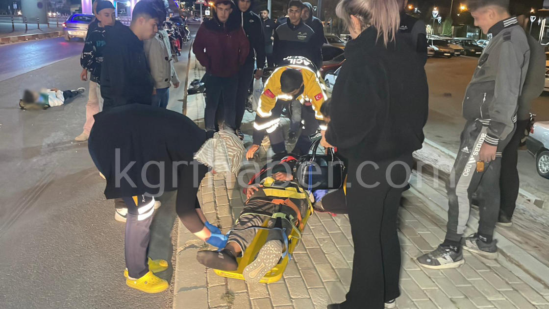 Karamanda Motosiklet Yayaya Carpti 2 Genc Yarali9