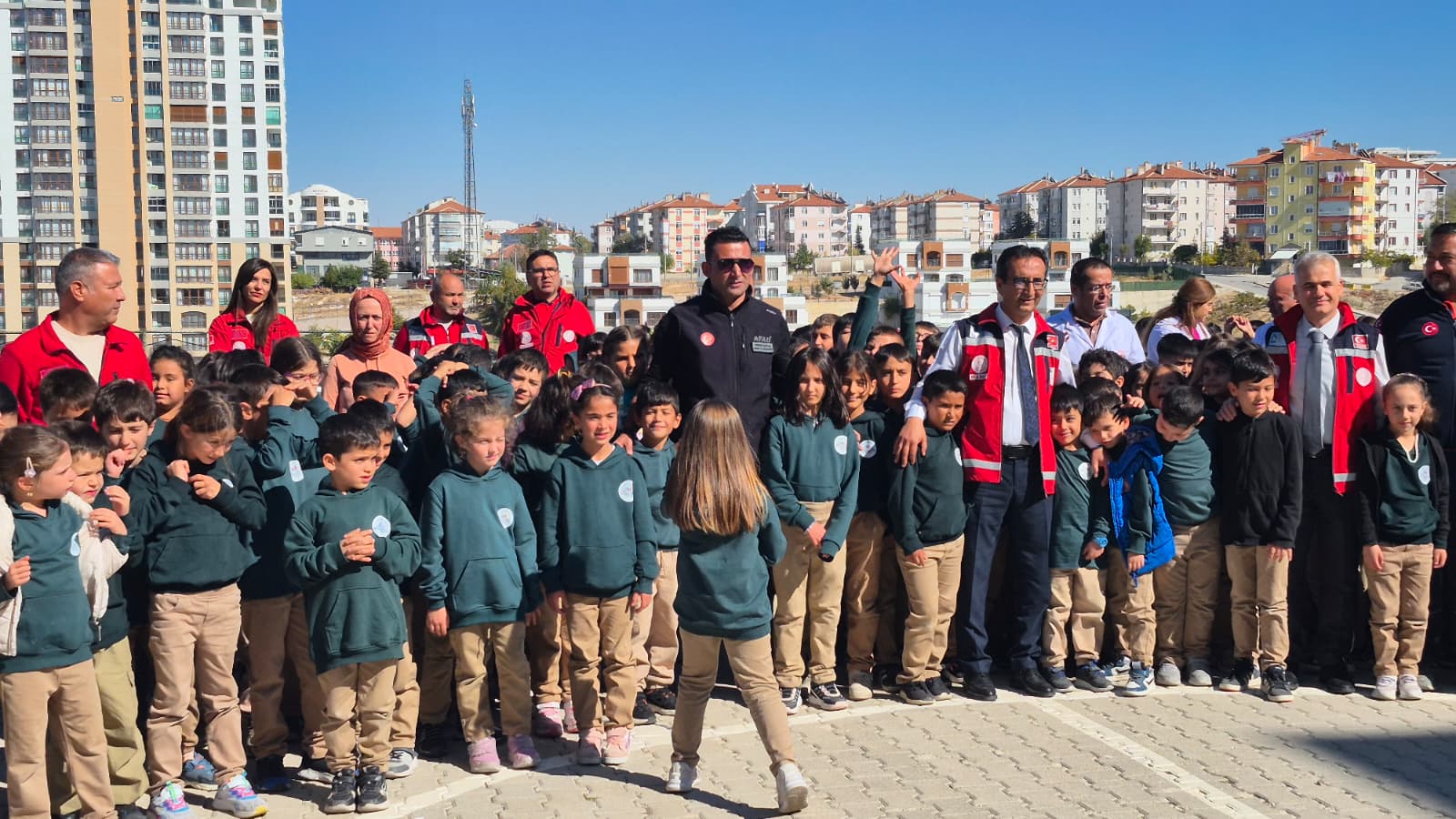 Karamanda Okullarda Es Zamanli Tatbikat Yapildi (2)-1