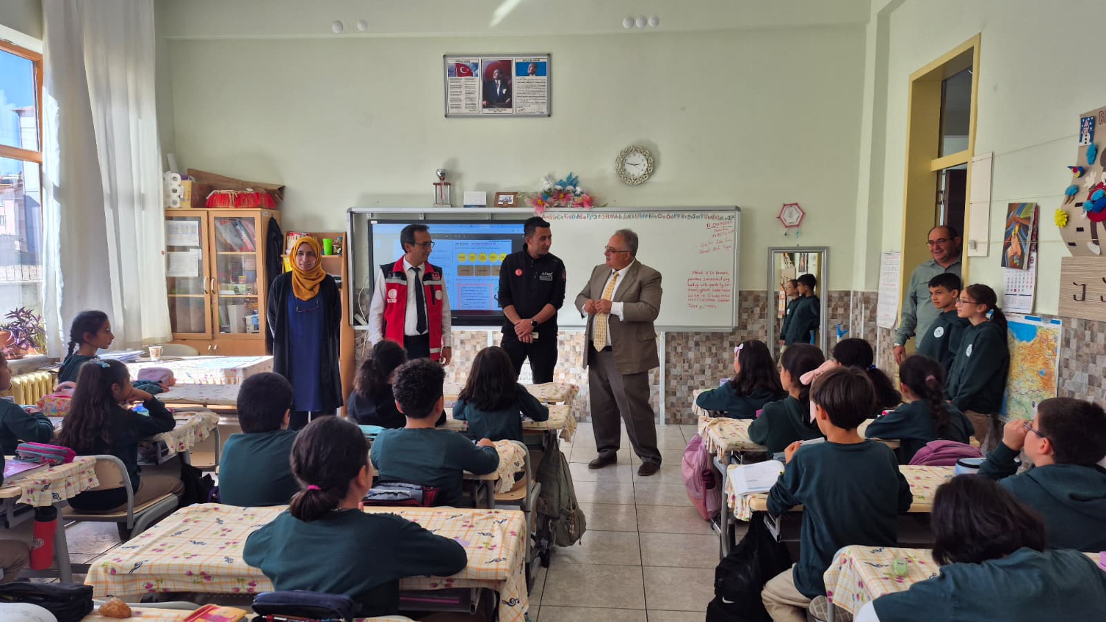 Karamanda Okullarda Es Zamanli Tatbikat Yapildi (3)-1