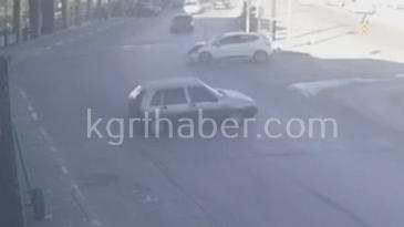Karamanda Otomobiller Carpisti Biri Kaldirima Cikti 1 Yarali (1)
