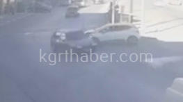 Karamanda Otomobiller Carpisti Biri Kaldirima Cikti 1 Yarali (2)