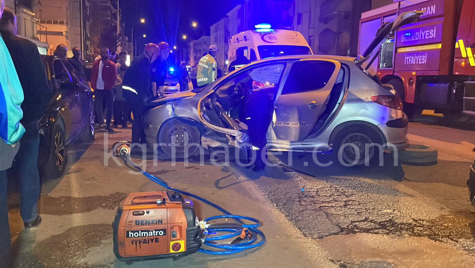 Karamanda Sikismali Kaza 2 Yarali13