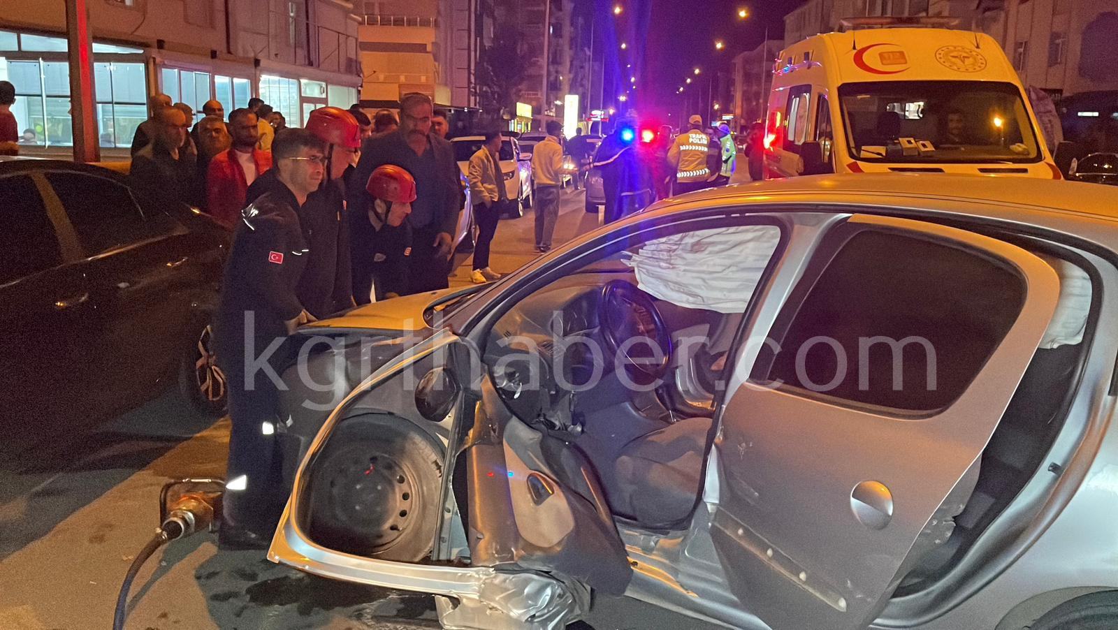 Karamanda Sikismali Kaza 2 Yarali8