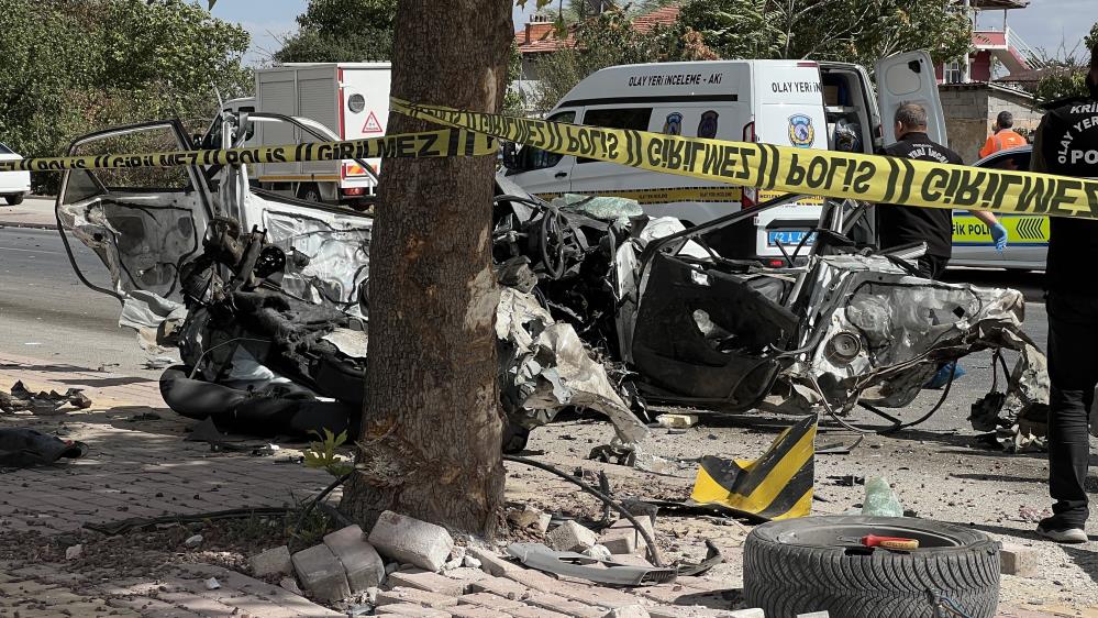 Kirmizi Isiktaki Araca Son Surat Carpti 1 Olu 1 Yarali3