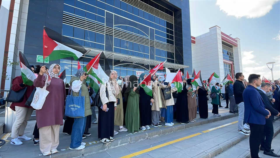 Kmude Gazze Icin Toplandilar Buradan Sumuda Selam Gonderiyoruz2