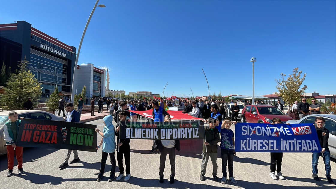 Kmude Ogrenciler Ve Akademisyenler Gazze Icin Yurudu1