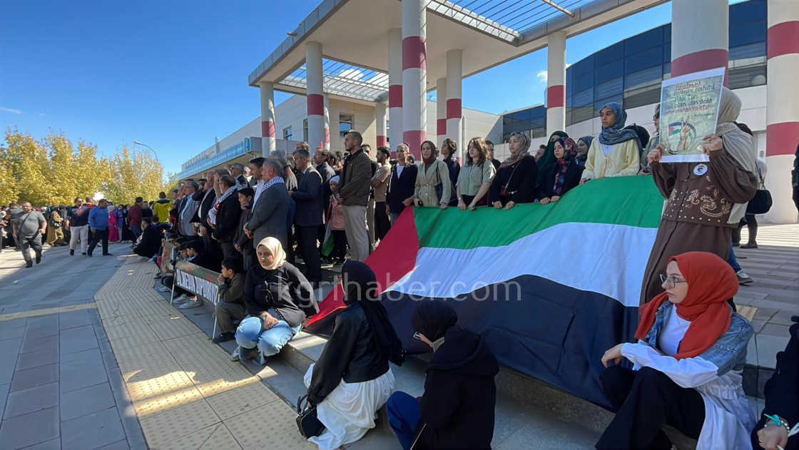 Kmude Ogrenciler Ve Akademisyenler Gazze Icin Yurudu7