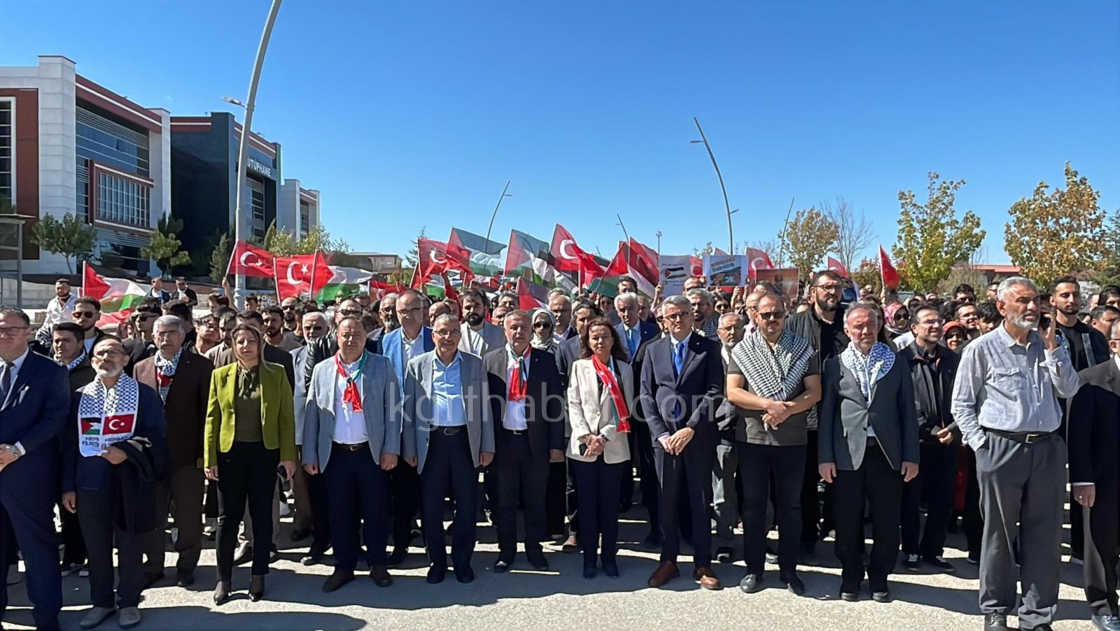 Kmude Ogrenciler Ve Akademisyenler Gazze Icin Yurudu8