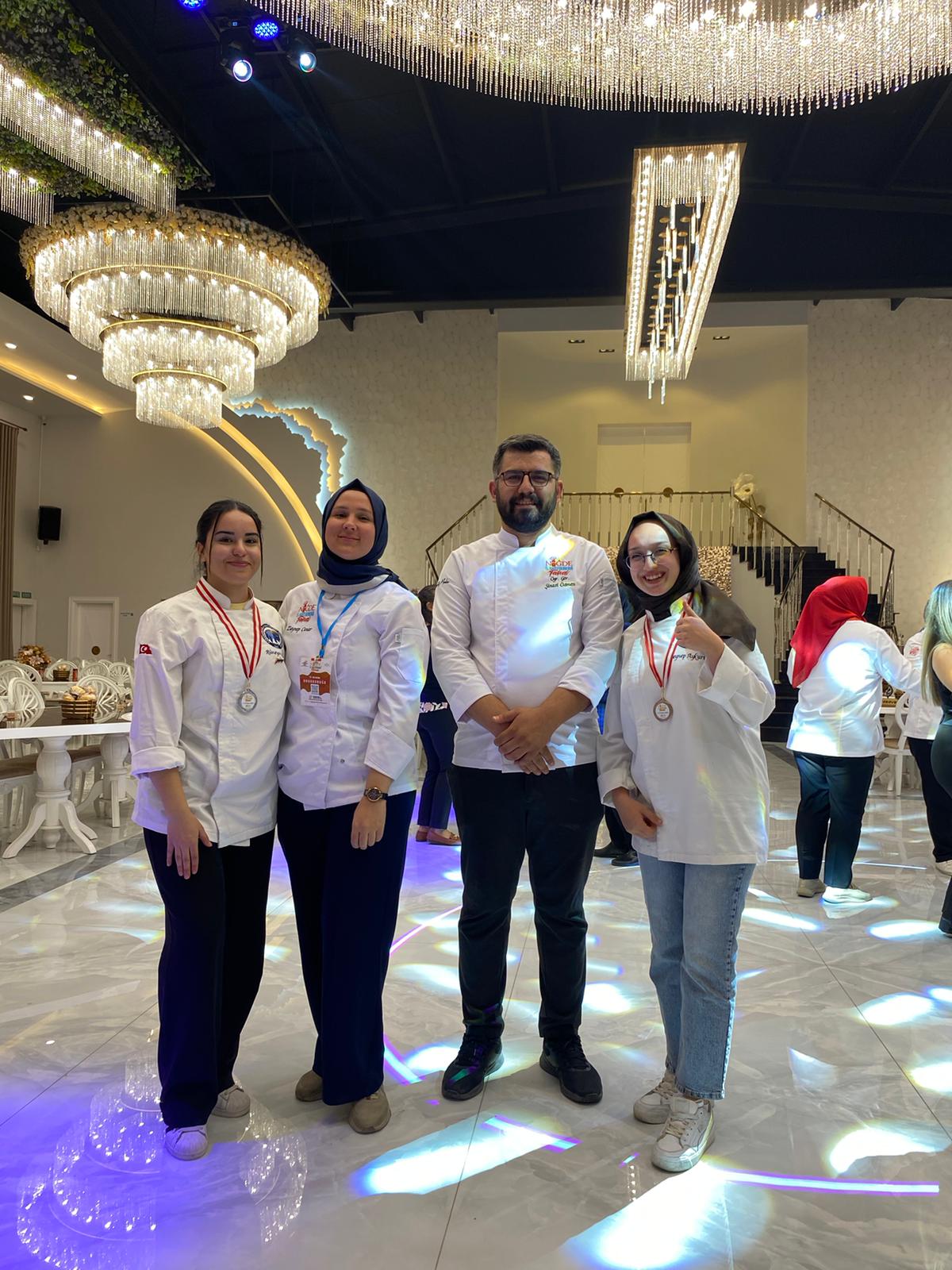 Kmulu Ogrenciler Gastronomi Madalyalariyla Dondu1