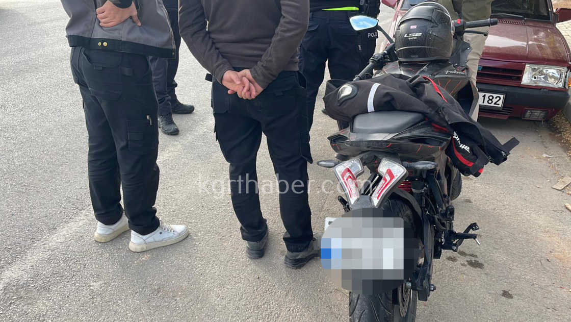 Motosikletle Otomobil Carpisti Maddi Hasar Olustu5