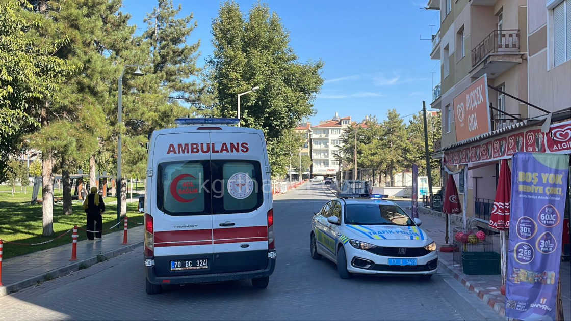 Motosikletlinin Yaralandigi Kazada Alisveris Posetindekiler Yola Sacildi6