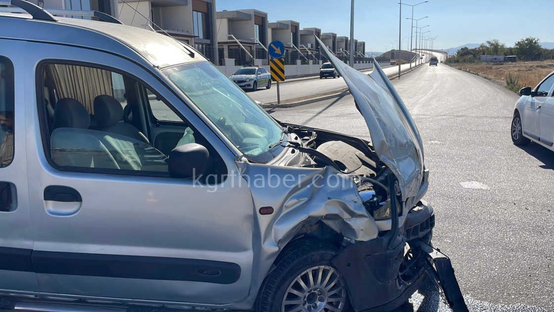 Ortalik Savas Alani Hafif Ticari Aracla Cip Carpisti 3 Yarali13