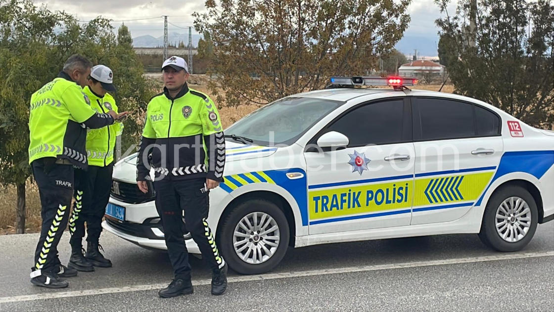 Otomobil Agaci Devirdi Baba Ve 3 Yasindaki Kizi Yarali10