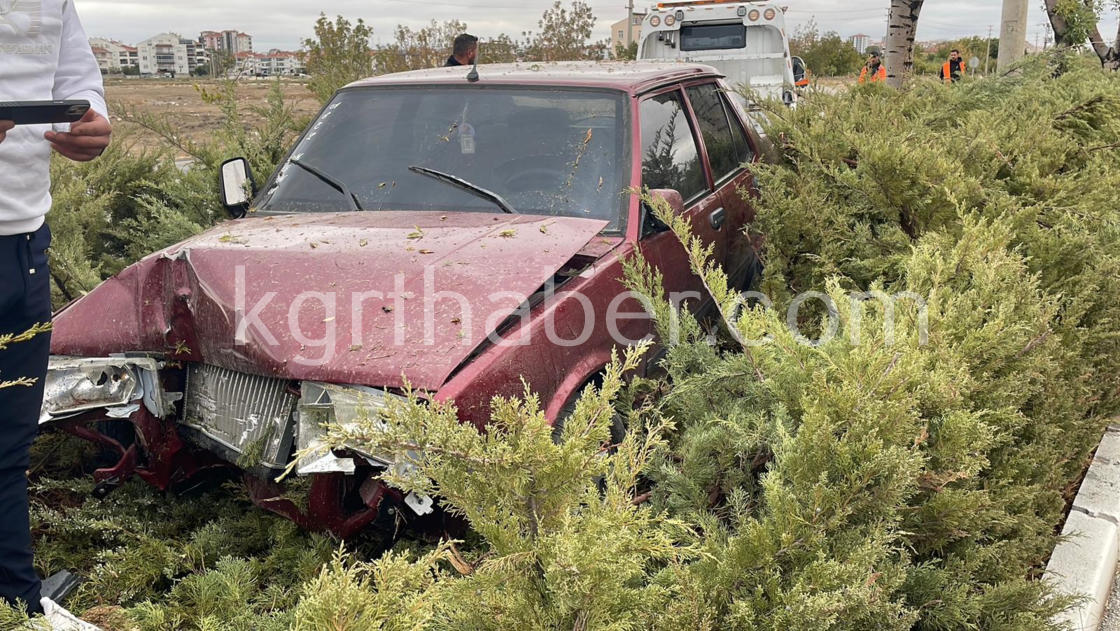 Otomobil Agaci Devirdi Baba Ve 3 Yasindaki Kizi Yarali13