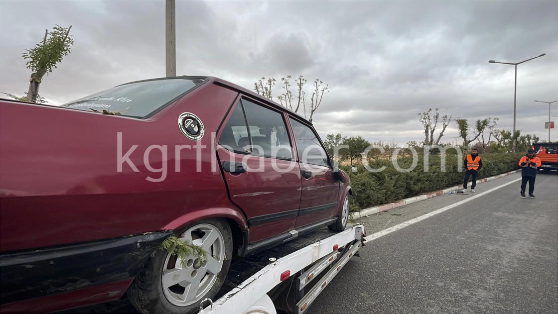 Otomobil Agaci Devirdi Baba Ve 3 Yasindaki Kizi Yarali4