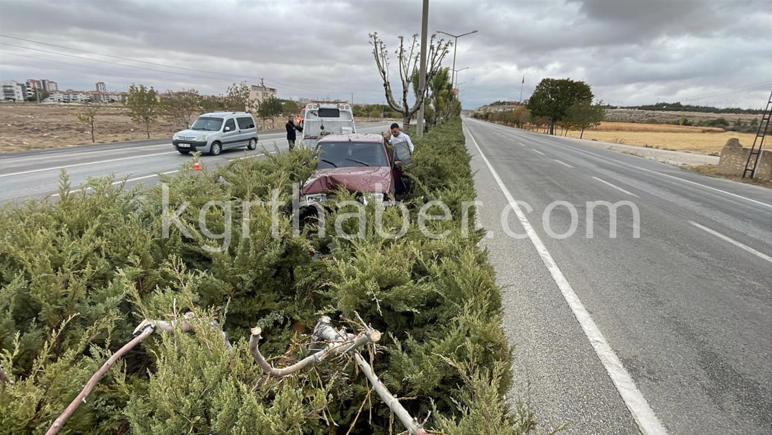 Otomobil Agaci Devirdi Baba Ve 3 Yasindaki Kizi Yarali5