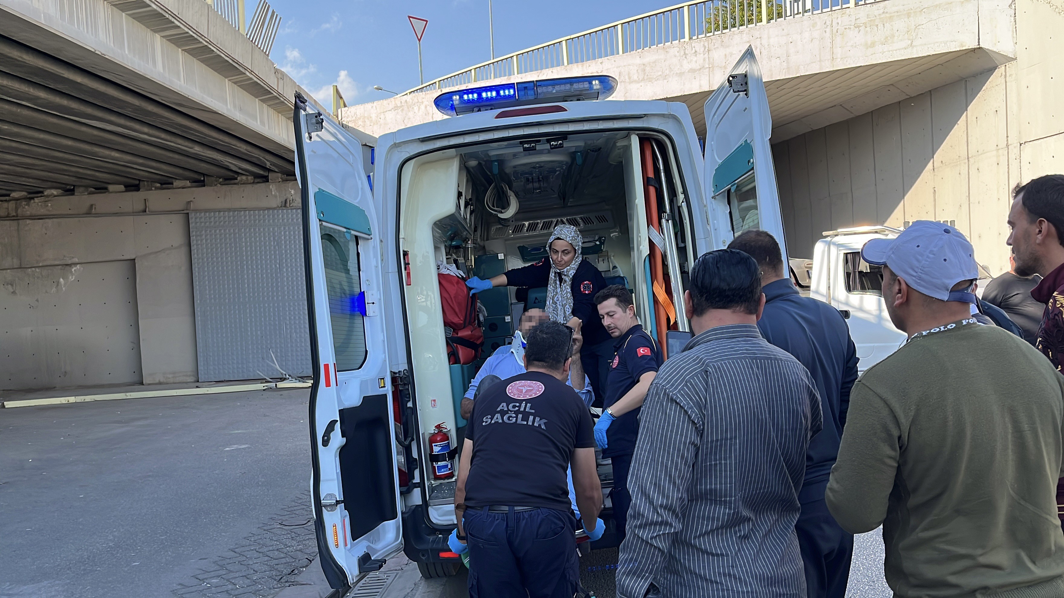 Otomobil Ust Gecitten Dustu 2 Yarali (3)