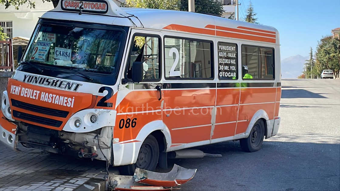 Otomobille Carpisan Dolmus Kaldirima Cikti 3 Yarali5